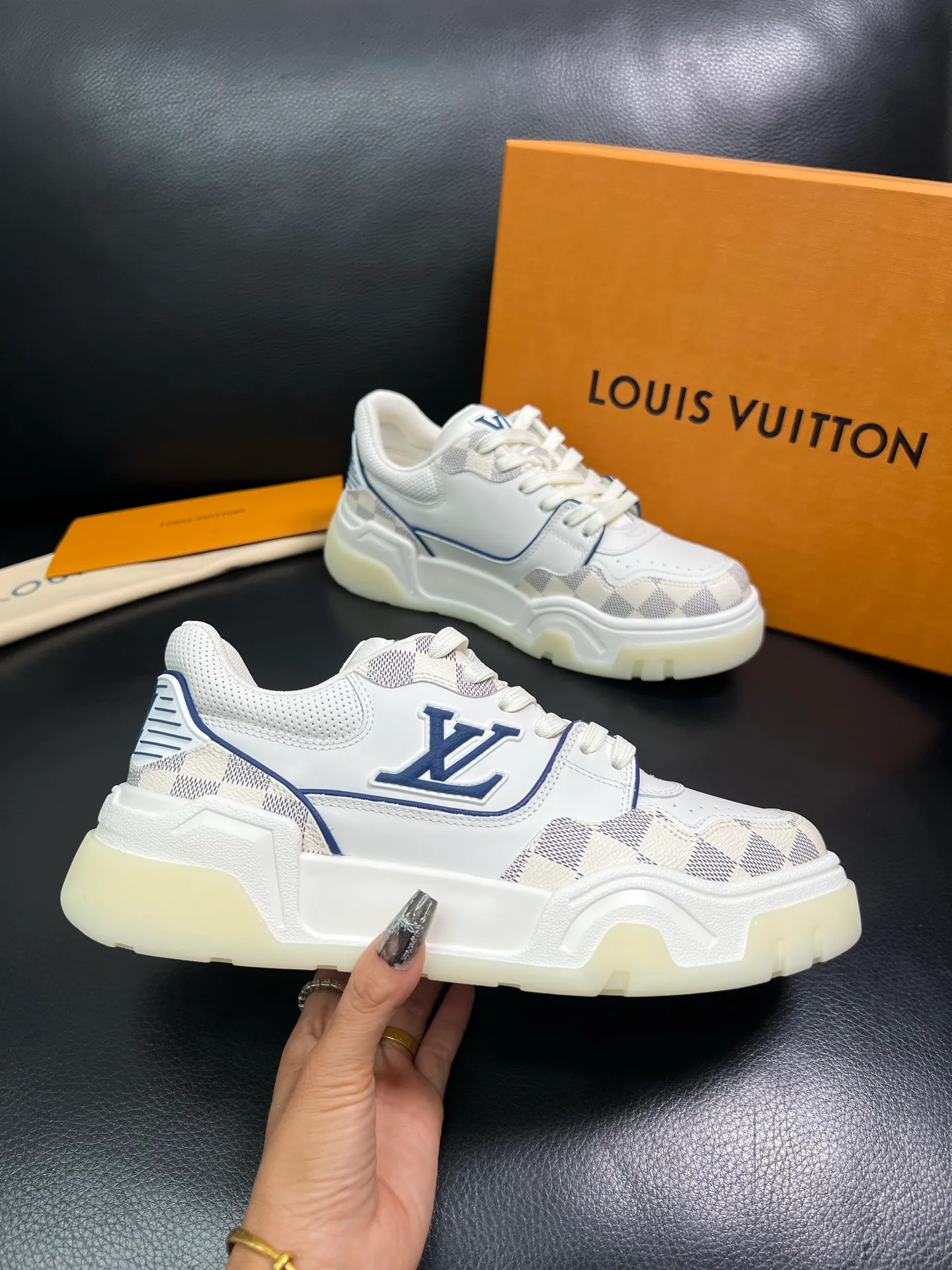 Men's shoes 💰900 Lv top purchase Louis Vuitton, counter synchronization, uppers imported from Italy cowhide, imported mesh padding soft and comfortable, soles: original soles specially provided by the original factory, T men's shoes 💰U exclusive movable molded soles super comfortable, original factory and single goods, high quality, welcome to compare, code number 38-44 (customized 45) 85883